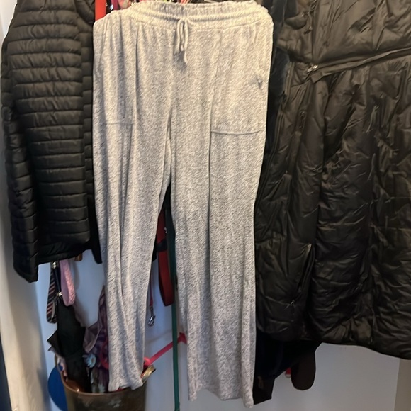 Super soft and cozy sweat bottoms. - Picture 2 of 6